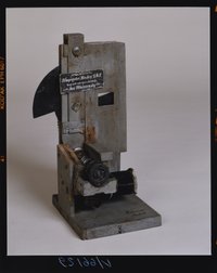 Objektbild für Katalog "Lebende Bilder. Eine Technikgeschichte des Films", Versuchsmodell für den Filmprojektor Bioskop D. R. P. von Max Skladanowsky von 1894