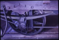 Ungebremster Radsatz, Blattfeder und Holzrahmen offenen Personenwagen der Breslau-Freiburger-Eisenbahn BFE Nr. 41 von 1843