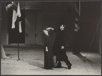Szenenbild aus einer "Hamlet"-Inszenierung an der Hochschule für Schauspielkunst Ernst Busch